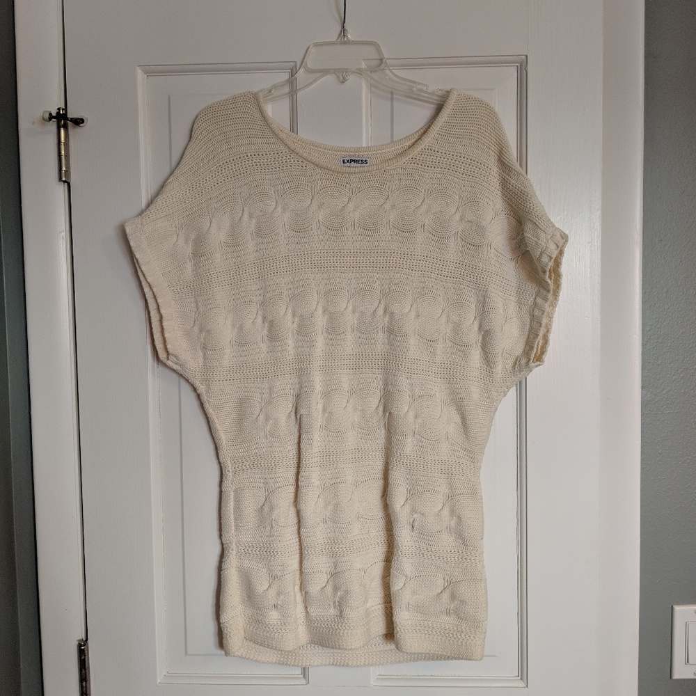 Short sleeved sweater